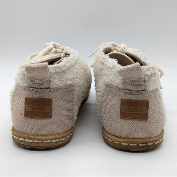 Toms Bota cream faux Sherpa fur lace up shoe 9 - Picture 4 of 9